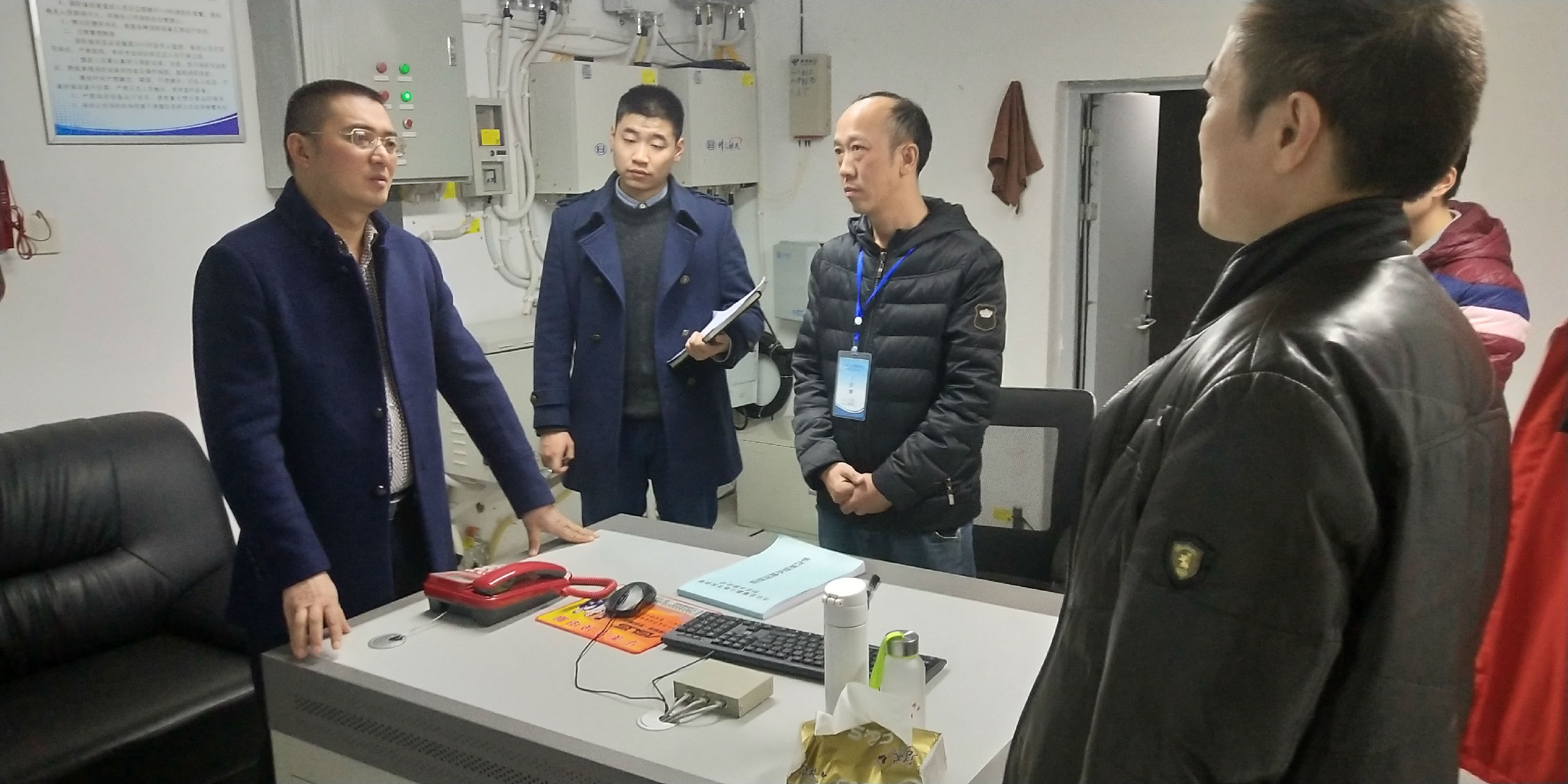 與聚鑫地下車庫管理人員交流工作