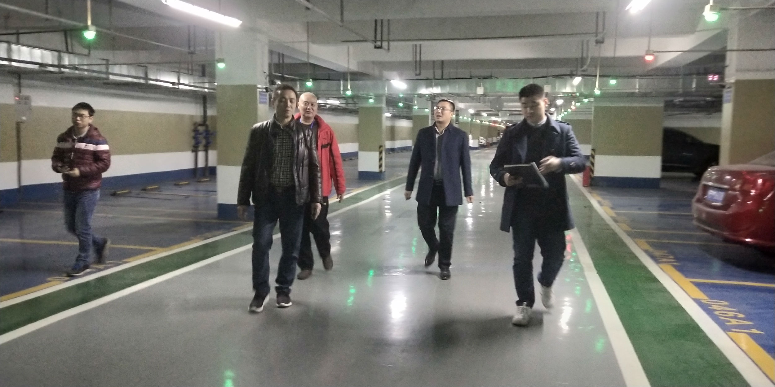 檢查聚鑫車庫的安全設(shè)備設(shè)施